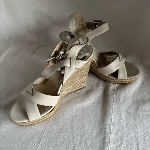 5” sz 9 Elegant Cream Wedge Sandals
